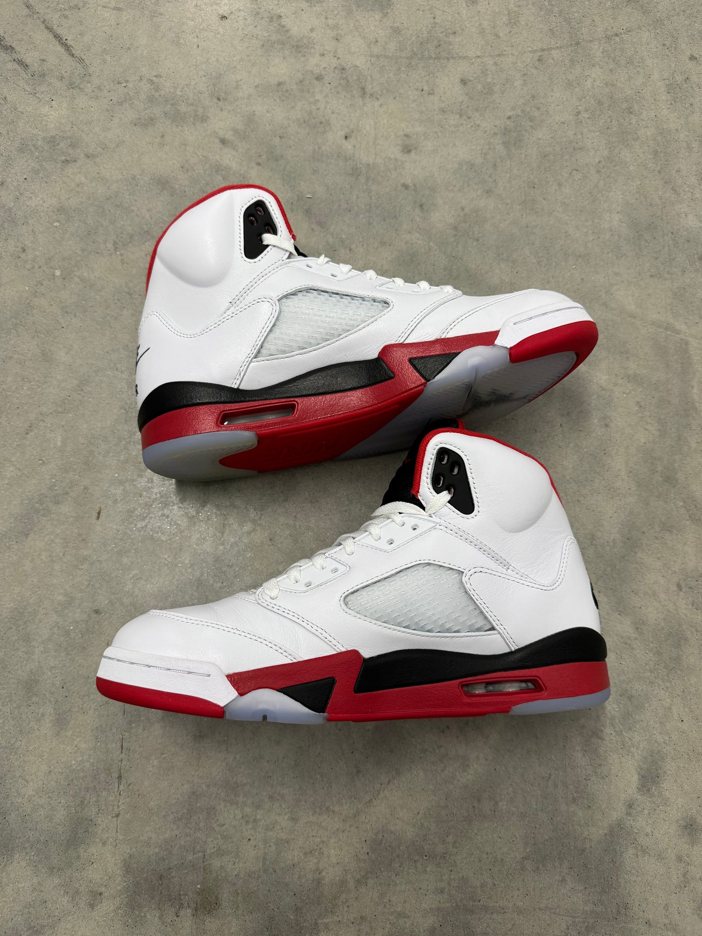 JORDAN 5 “ Fire Red “