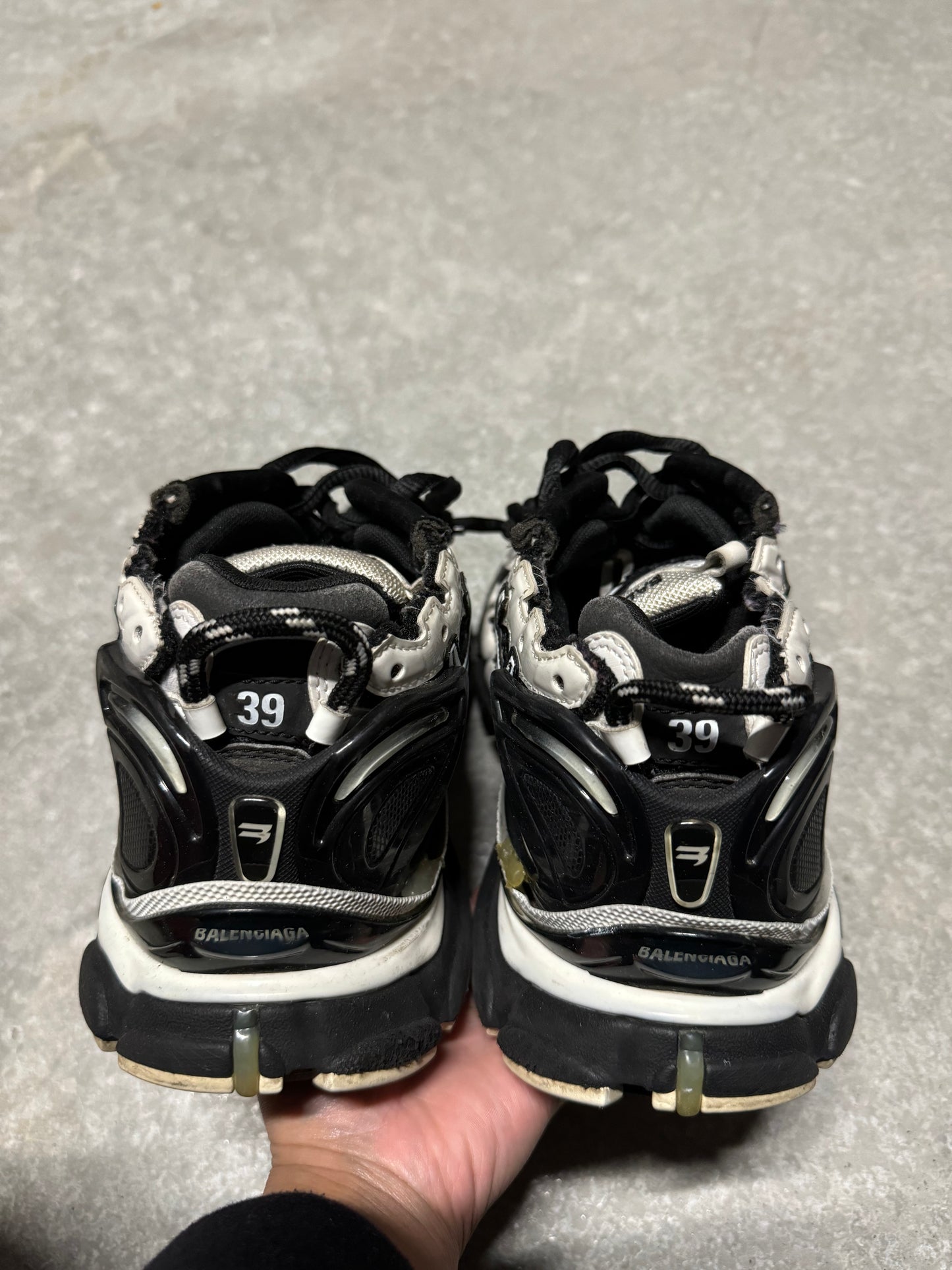 BALENCIAGA RUNNER ( black , white )