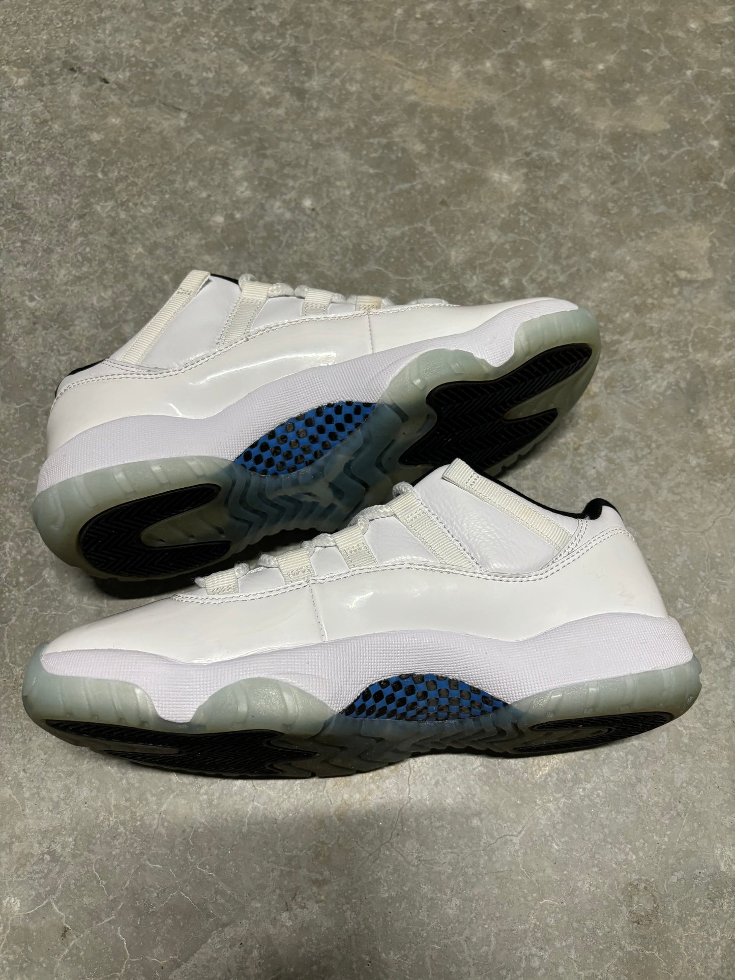 JORDAN 11 LOW “ legend blue “