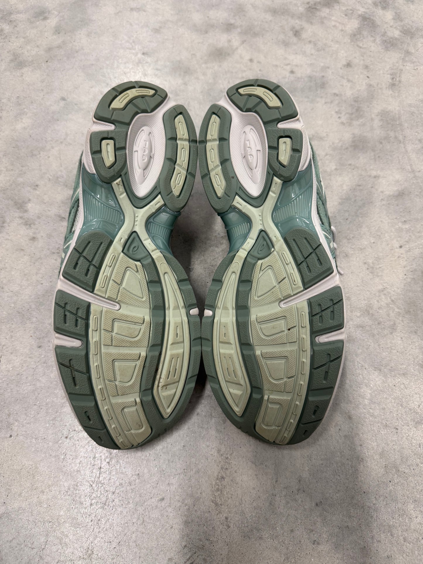 ASICS GEL-1130 “ Olive Grey Ivy “