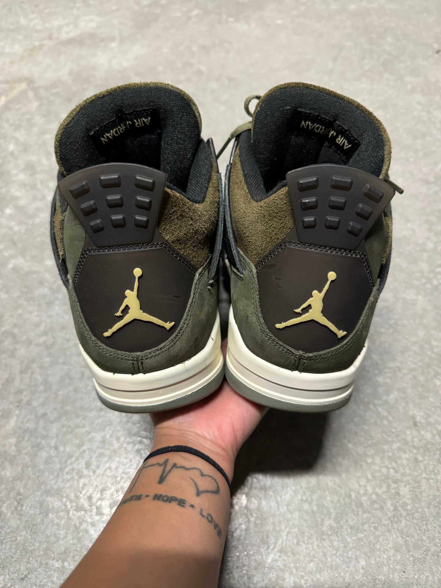 JORDAN 4 “ olive “