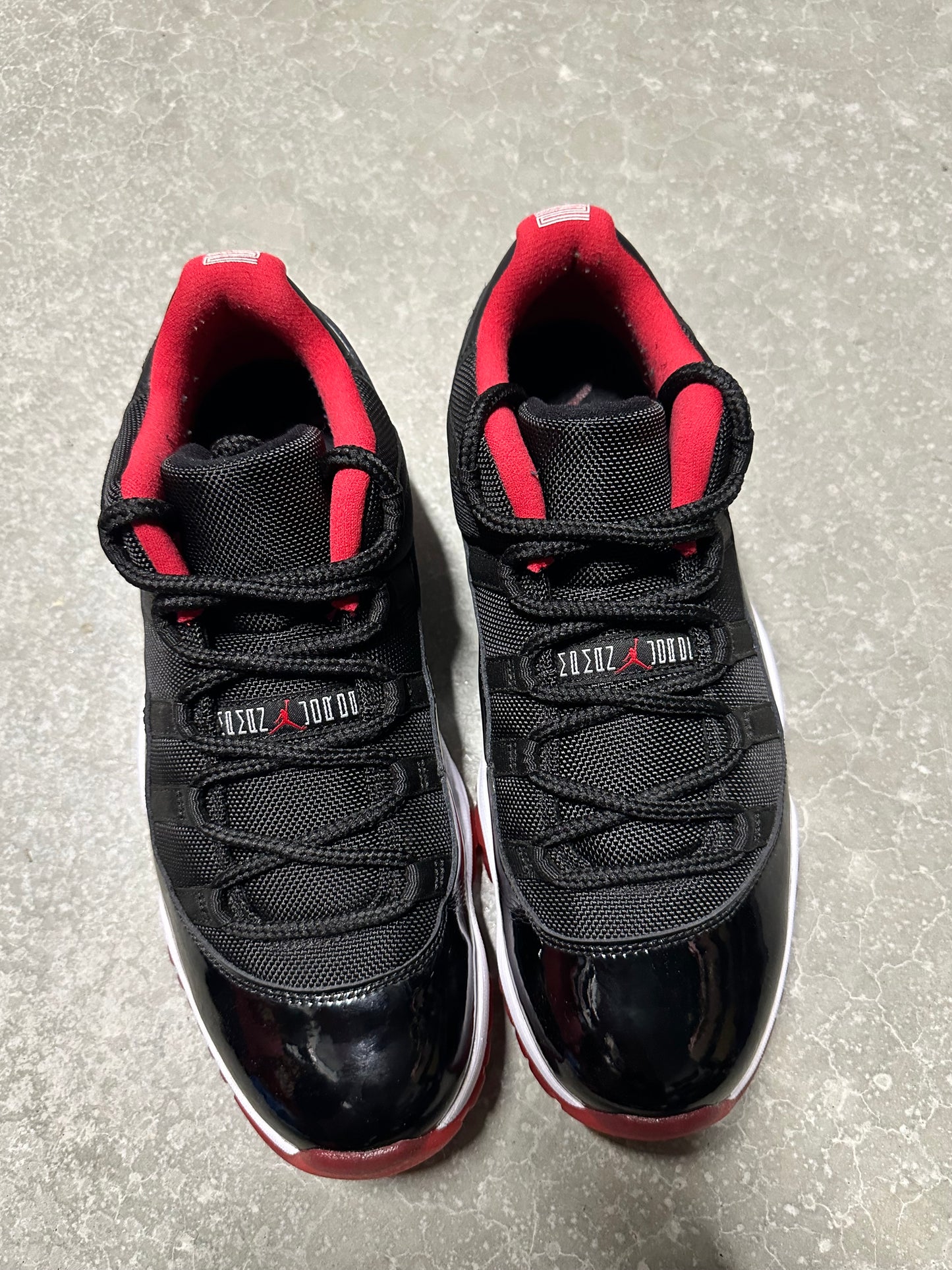 JORDAN 11 LOW “ bred “