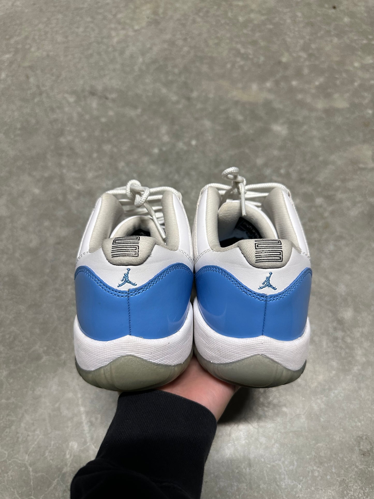 JORDAN 11 low “ unc “