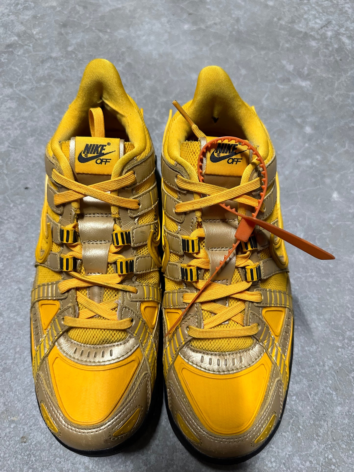 OFF WHITE RUBBER DUNK “ university gold “