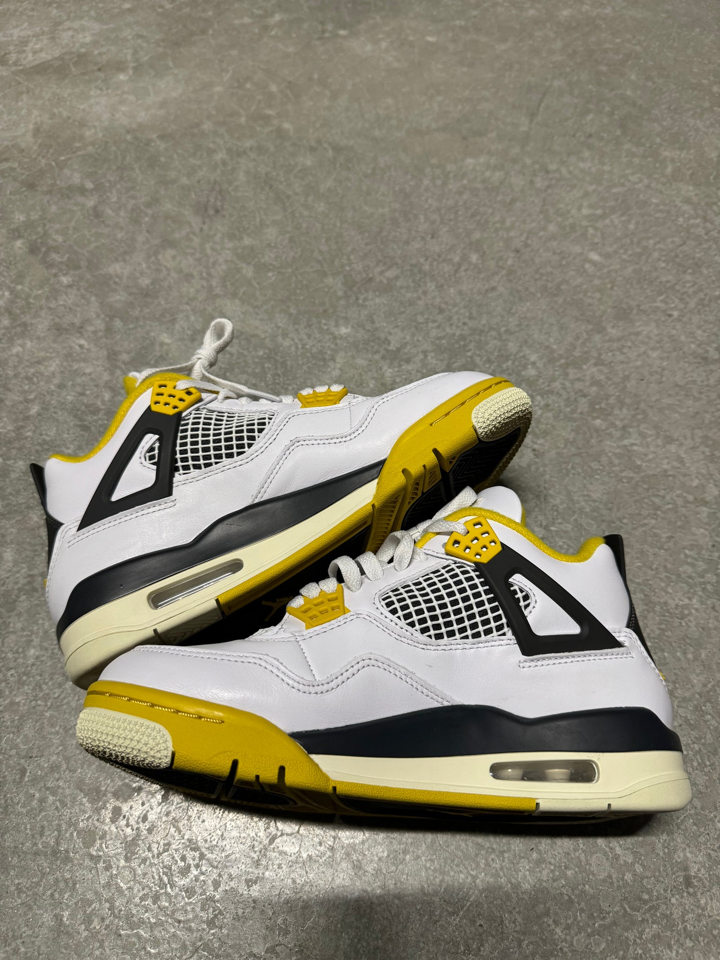 JORDAN 4 “ Vivid Sulfur “