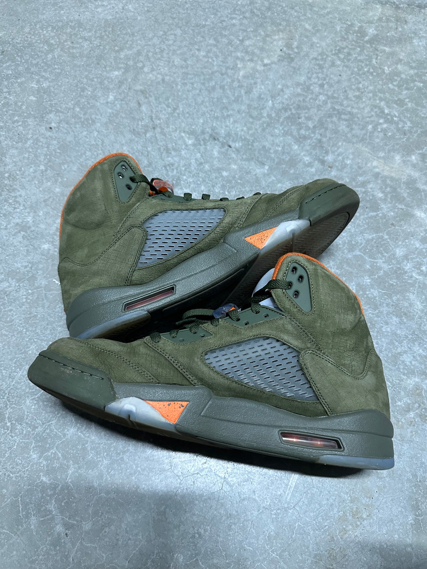 JORDAN 5 “ olive “