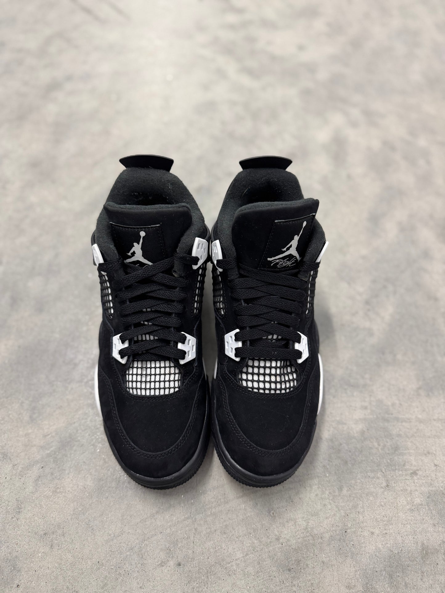 JORDAN 4 “ White Thunder “
