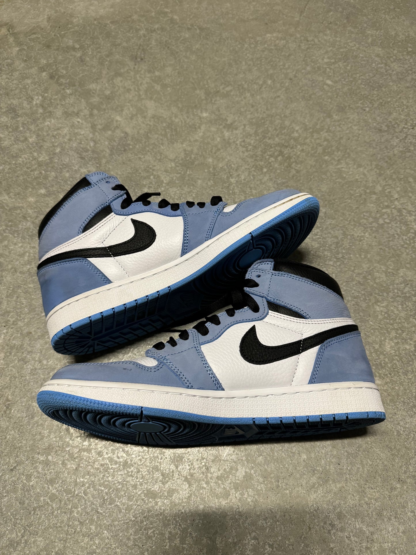 JORDAN 1 “ University blue “