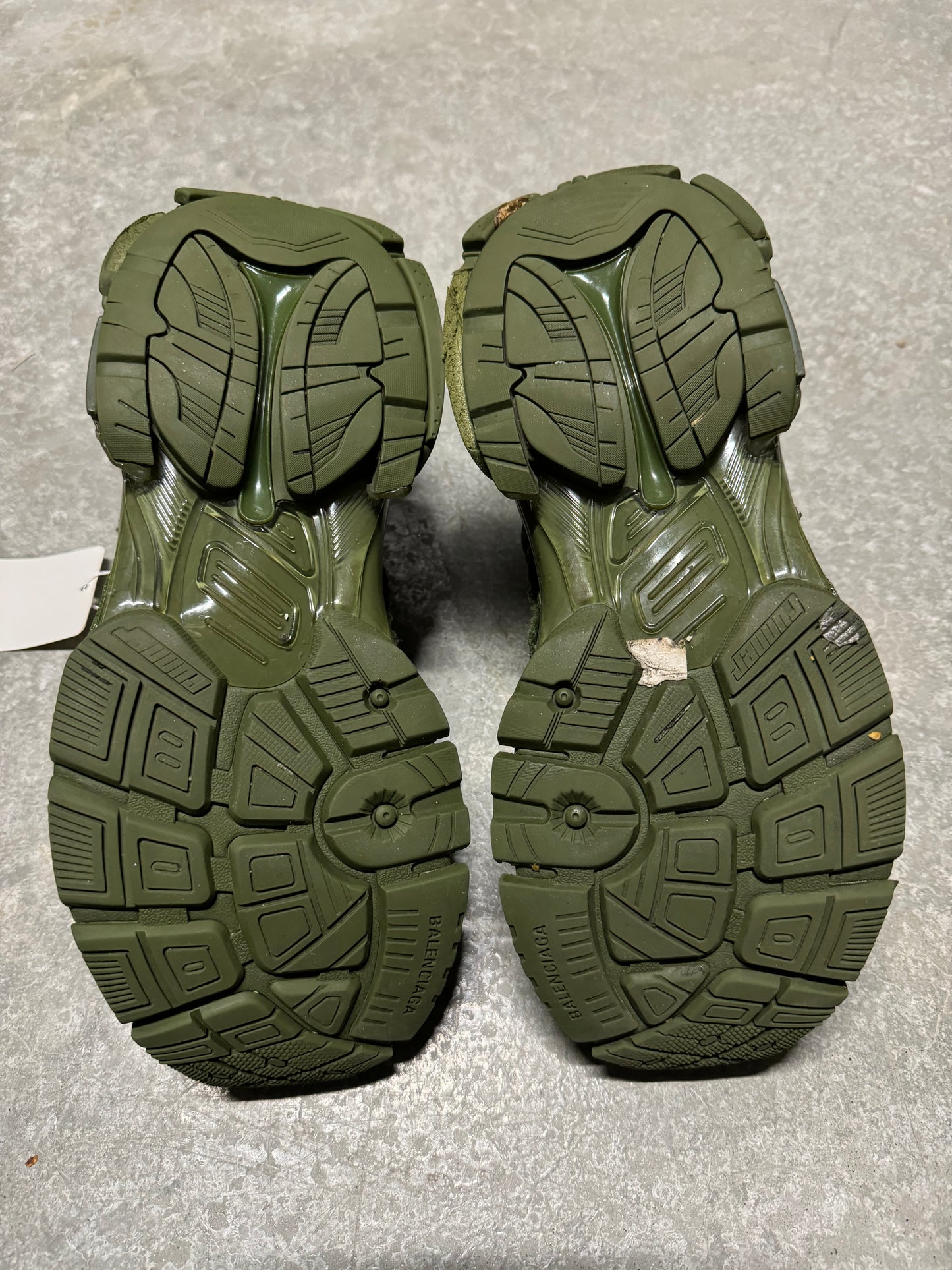 BALENCIAGA RUNNER “ olive green “