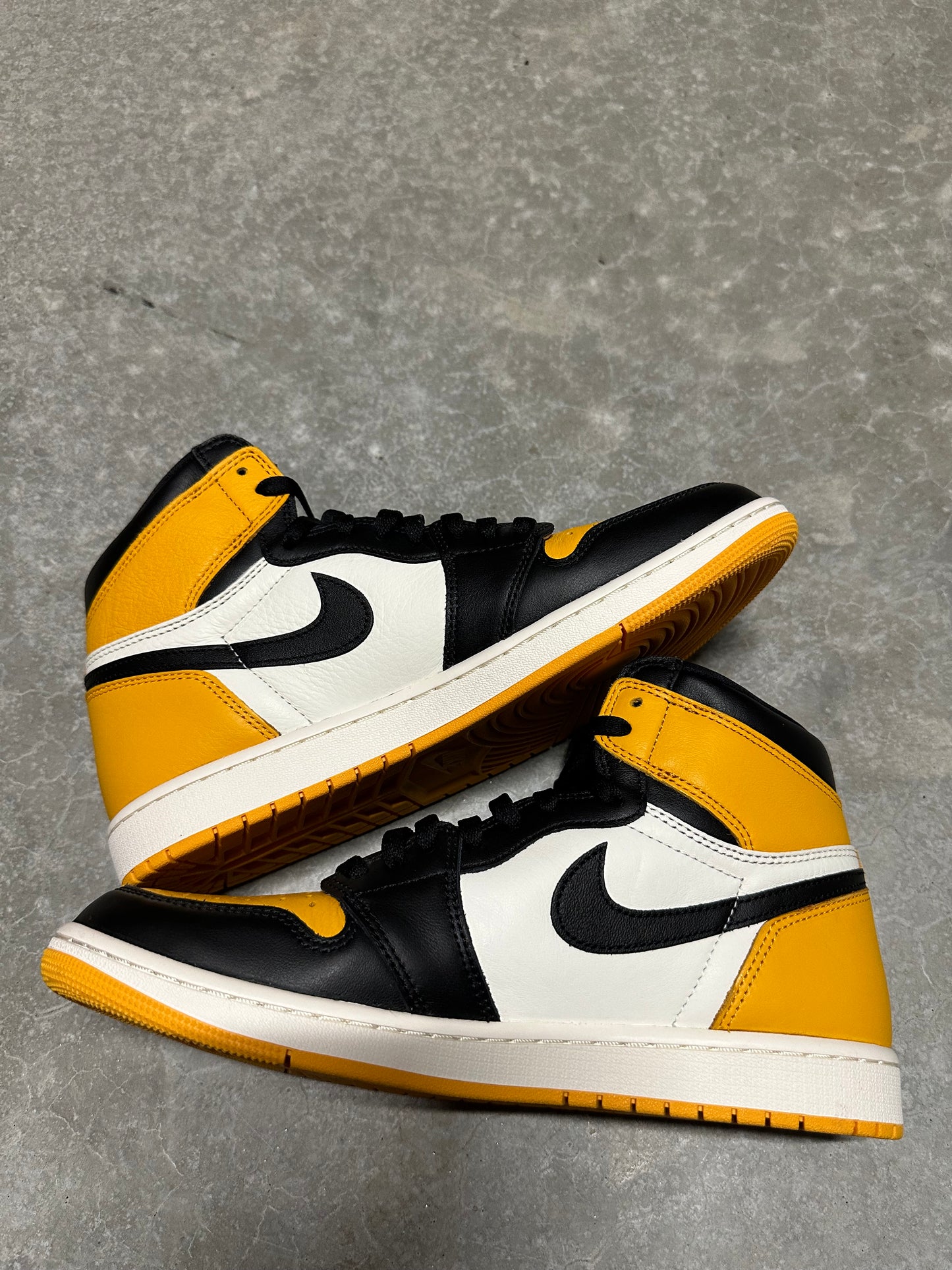 JORDAN 1 “ yellow toe “