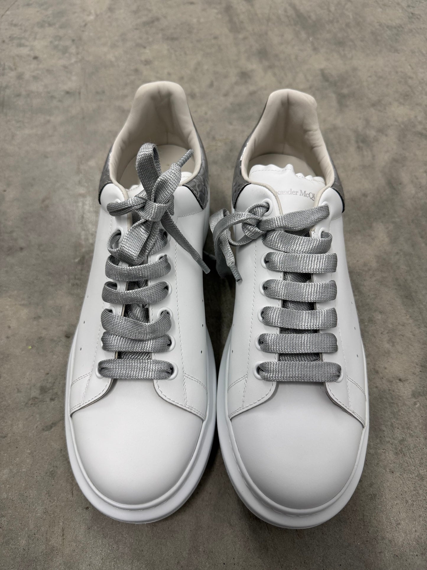 ALEXANDER MCQUEEN OVERSIZED SNEAKER “ White Silver “