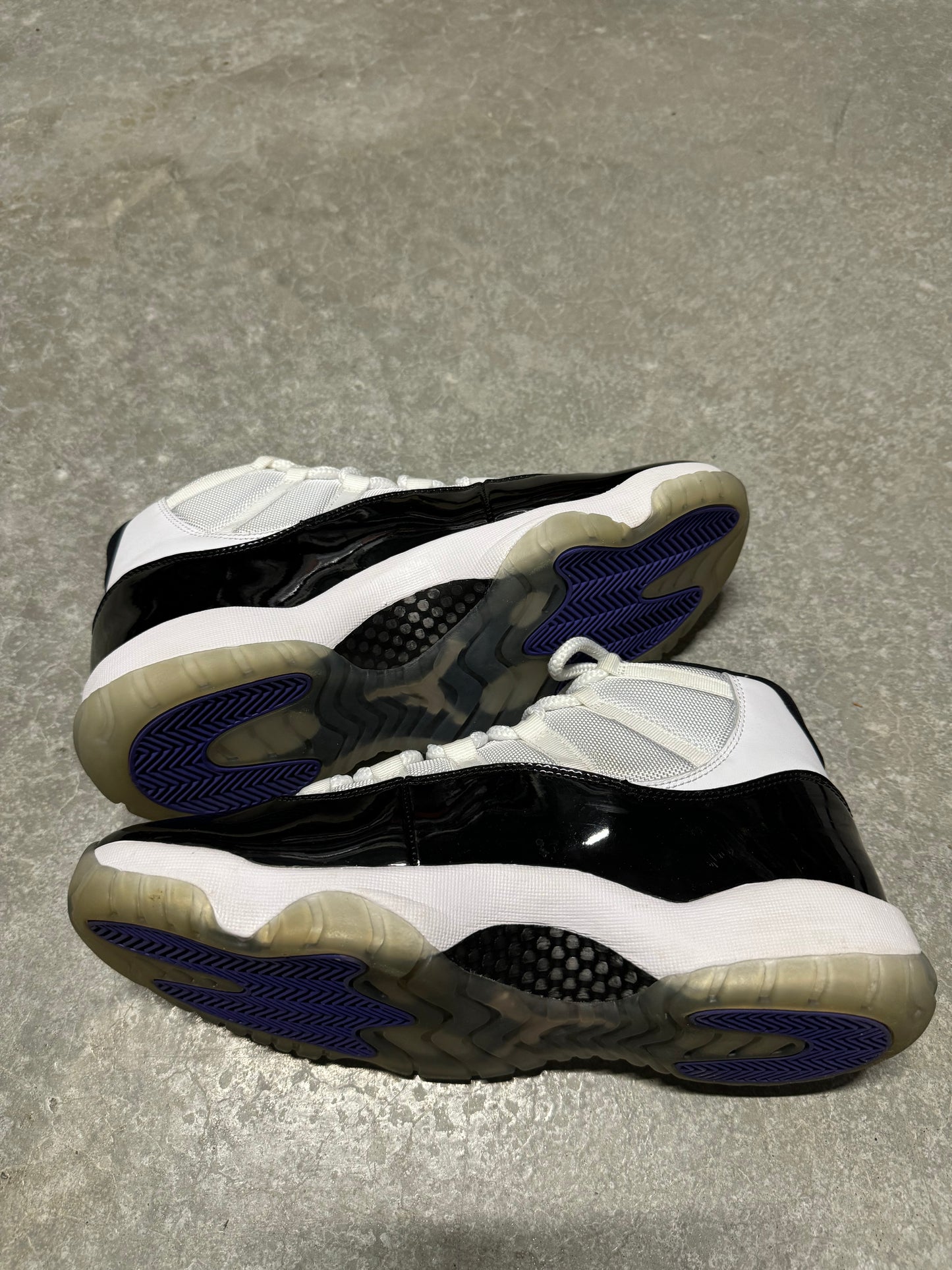 JORDAN 11 “ concord “