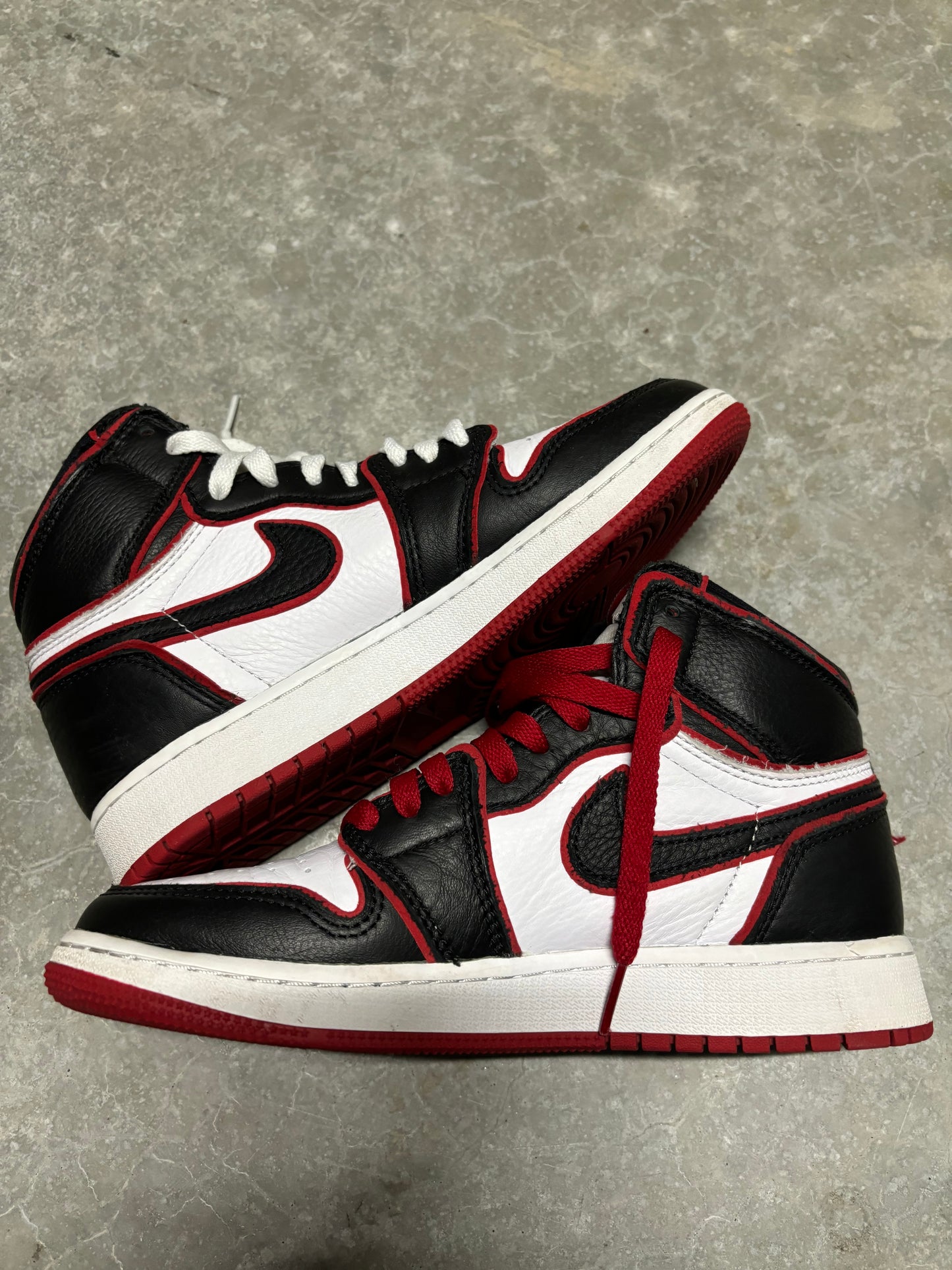 JORDAN 1 “ bloodline “