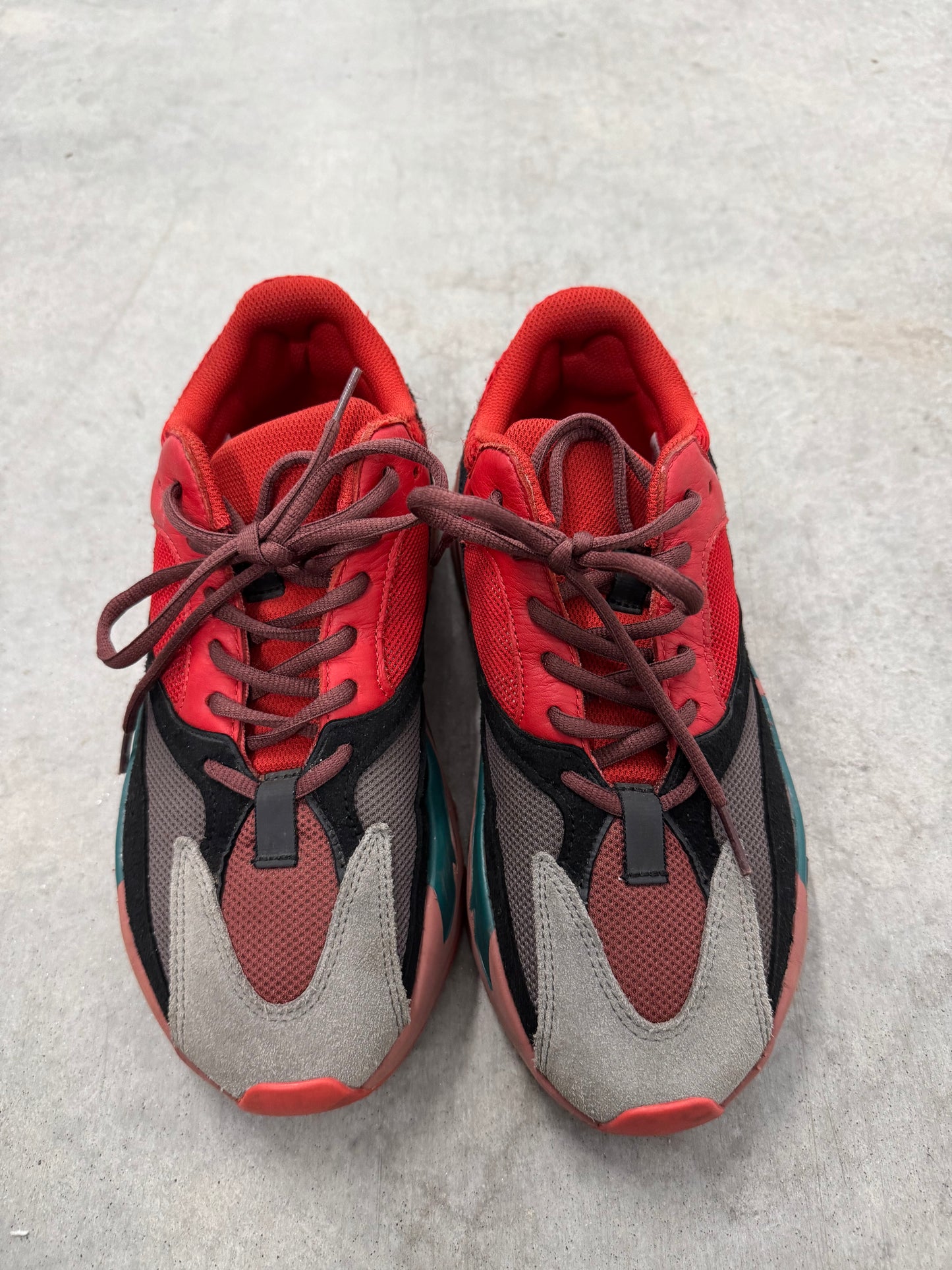 YEEZY 700 “ Hi-Res Red “