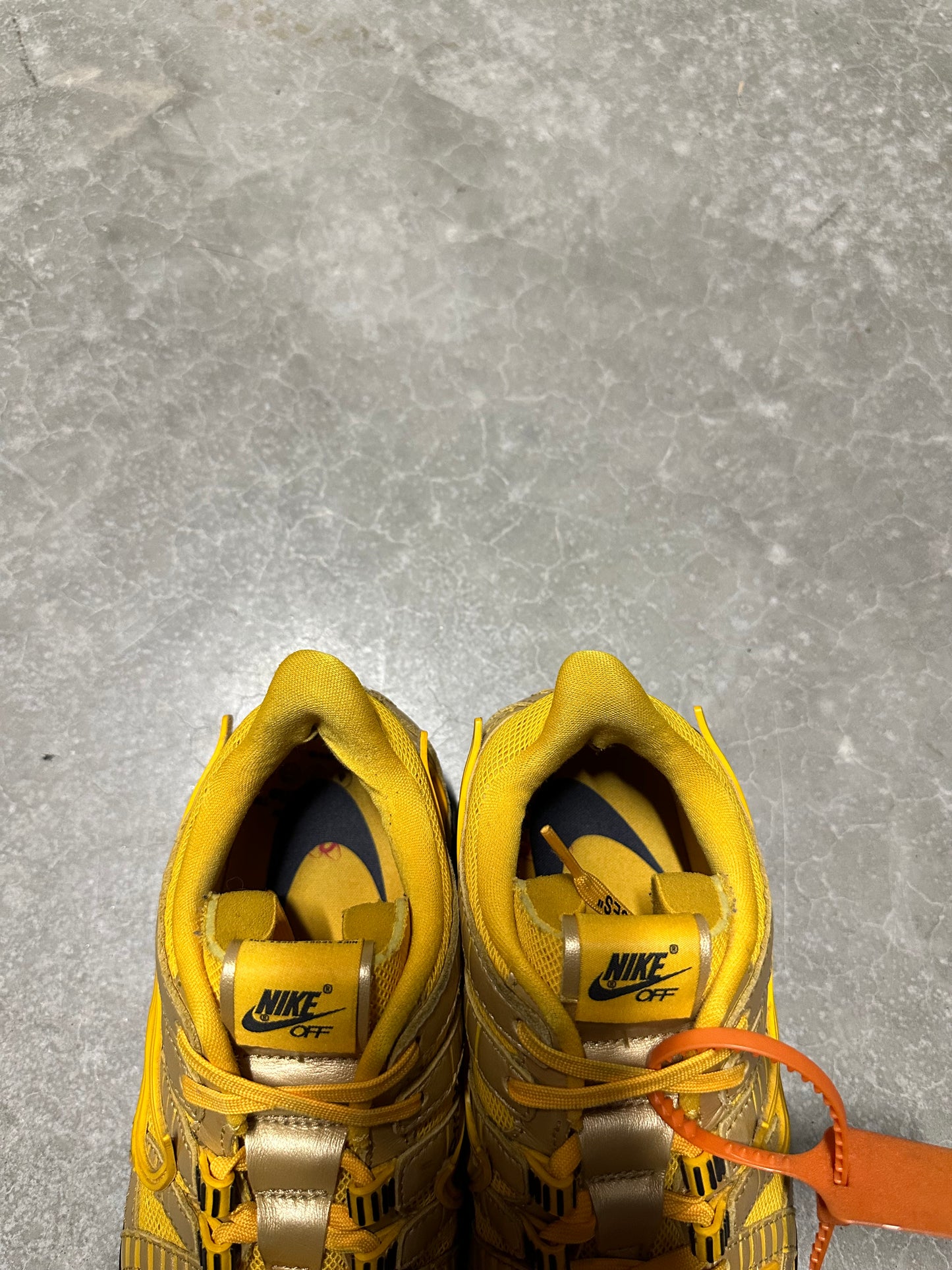 OFF WHITE RUBBER DUNK “ university gold “