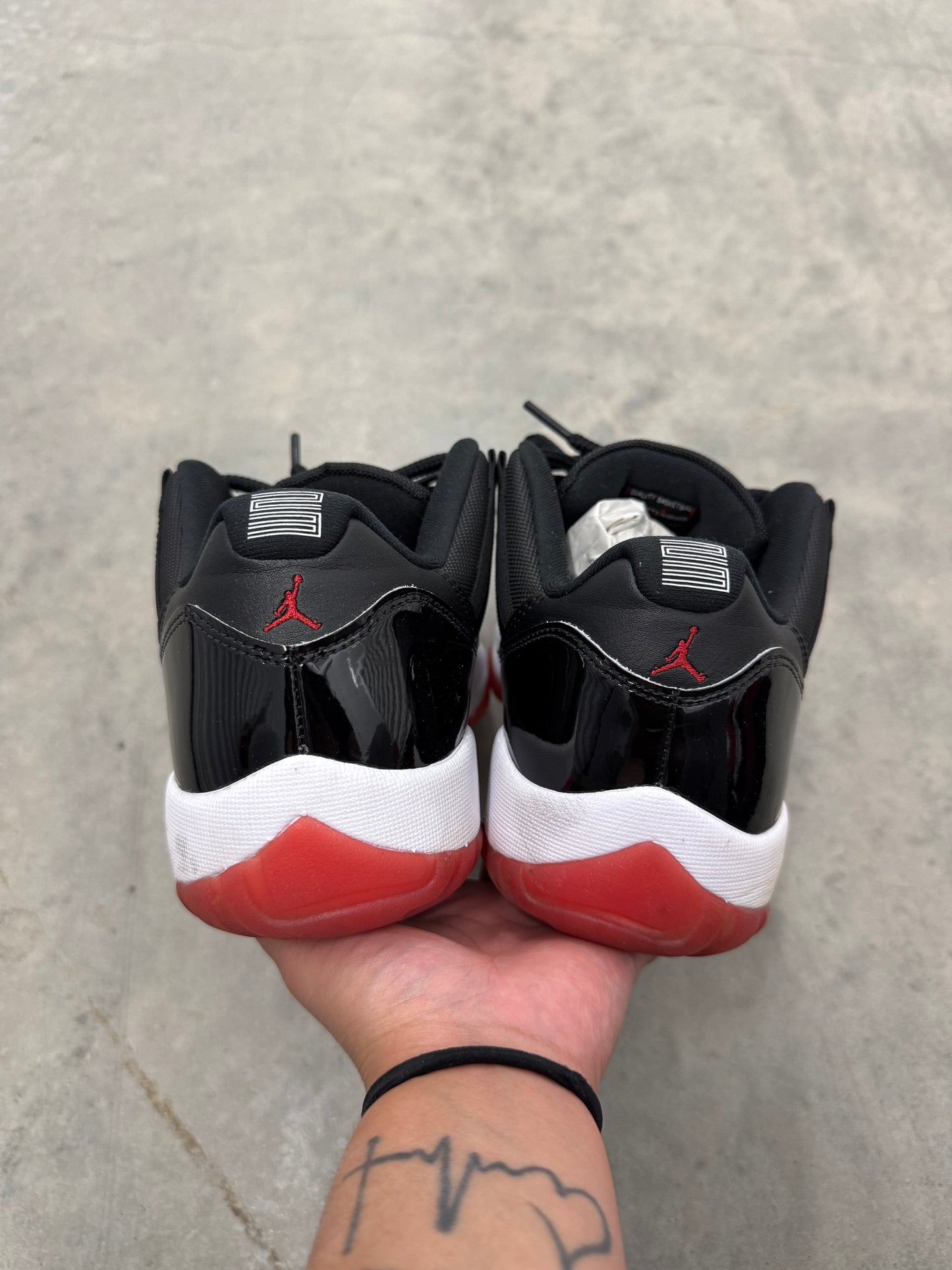 JORDAN 11 LOW “ Bred “