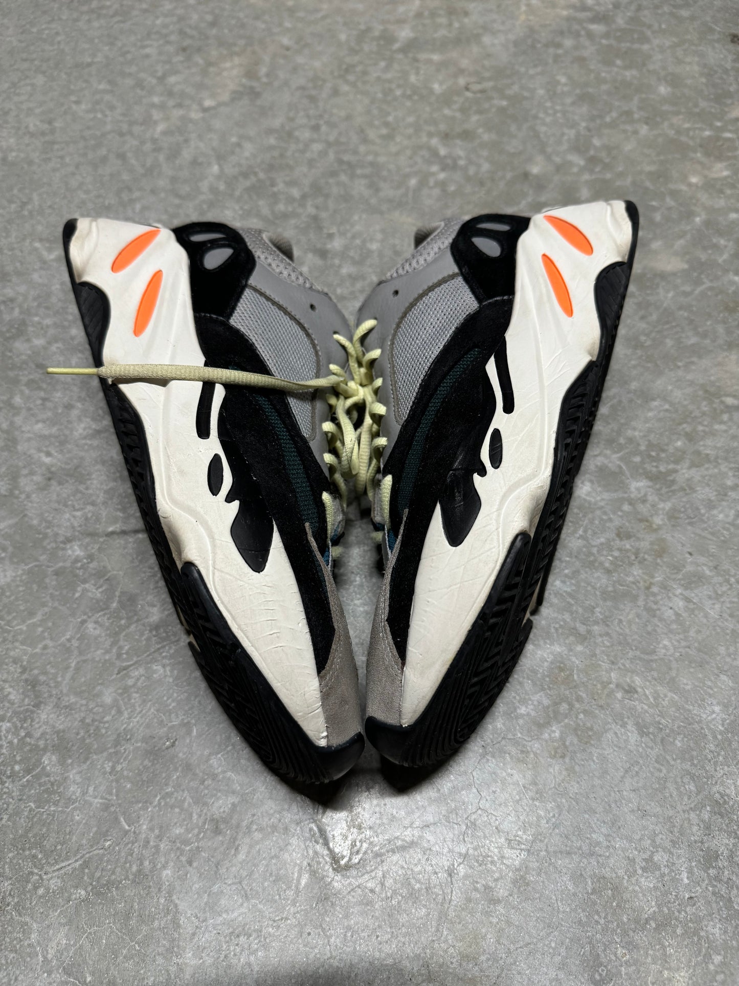 YEEZY 700 “ Wave Runner “