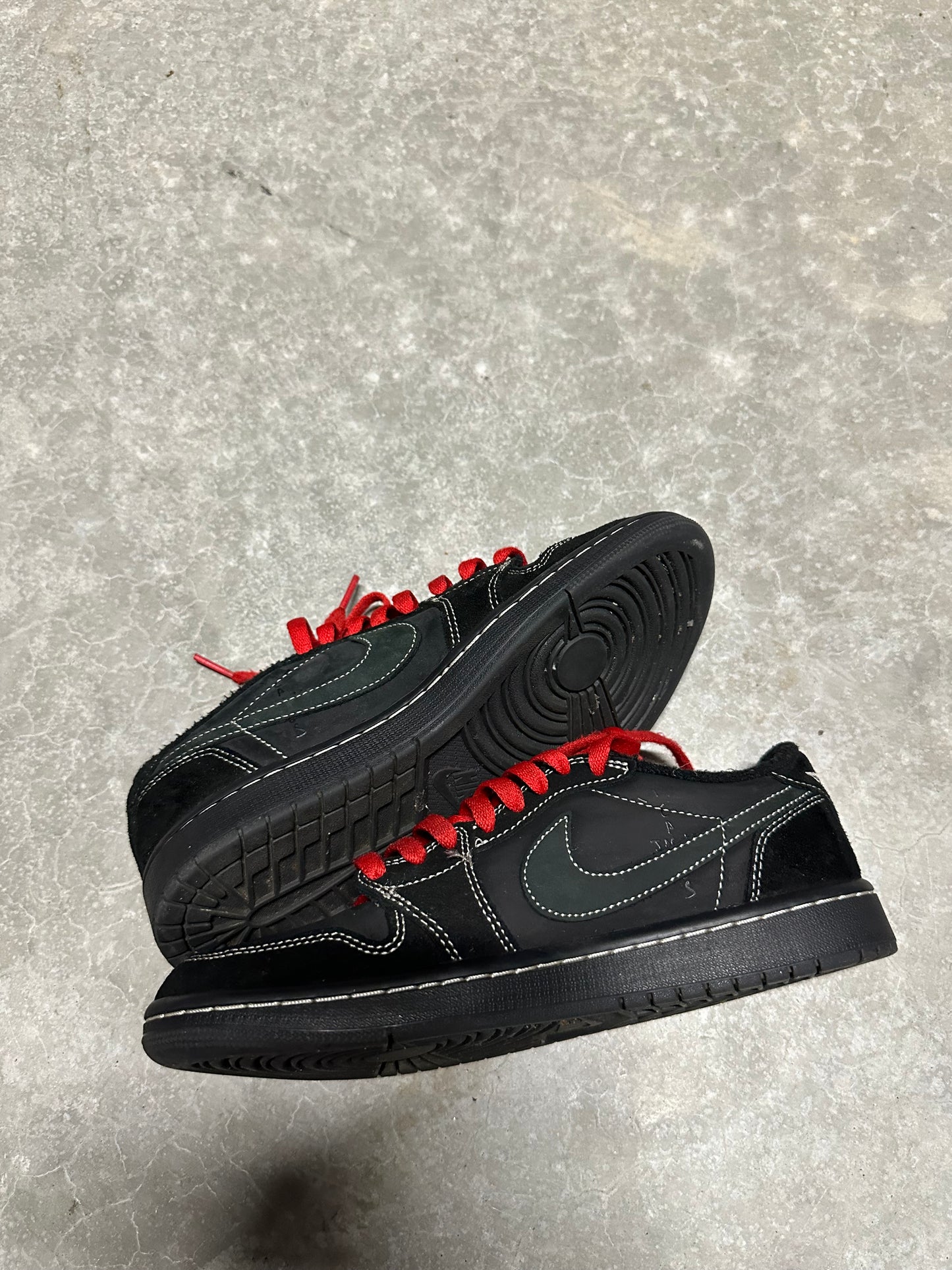 TRAVIS SCOTT JORDAN 1 lOW “ black phantom “