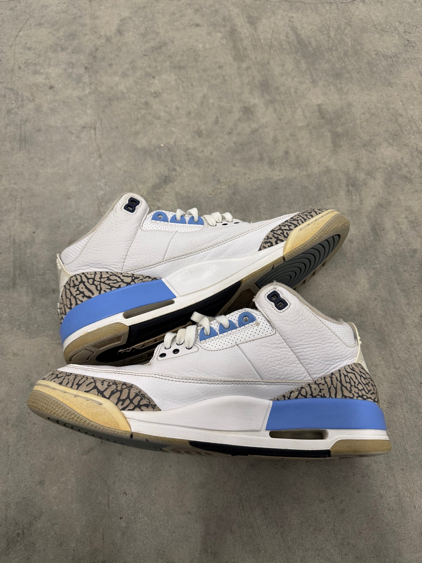 JORDAN 3 “ UNC “