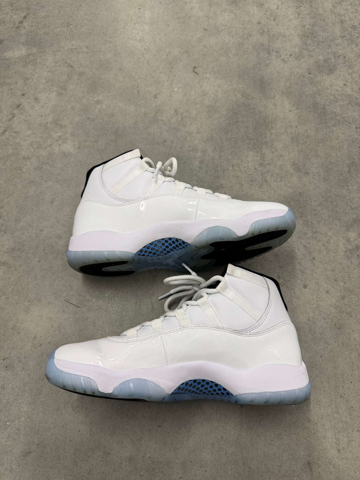JORDAN 11 “ Legend blue “