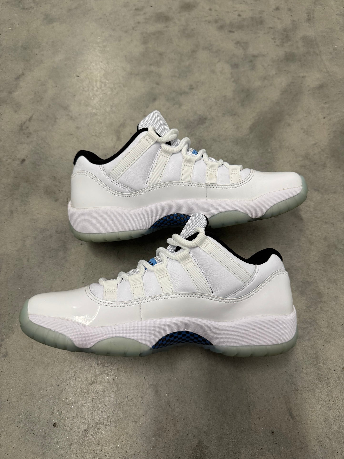 JORDAN 11 LOW “ Legend Blue “