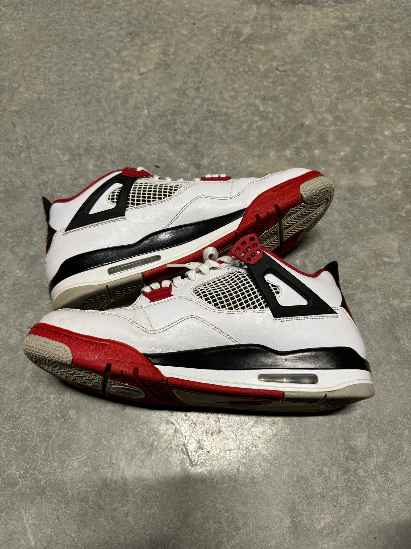 JORDAN 4 “ Fire Red “