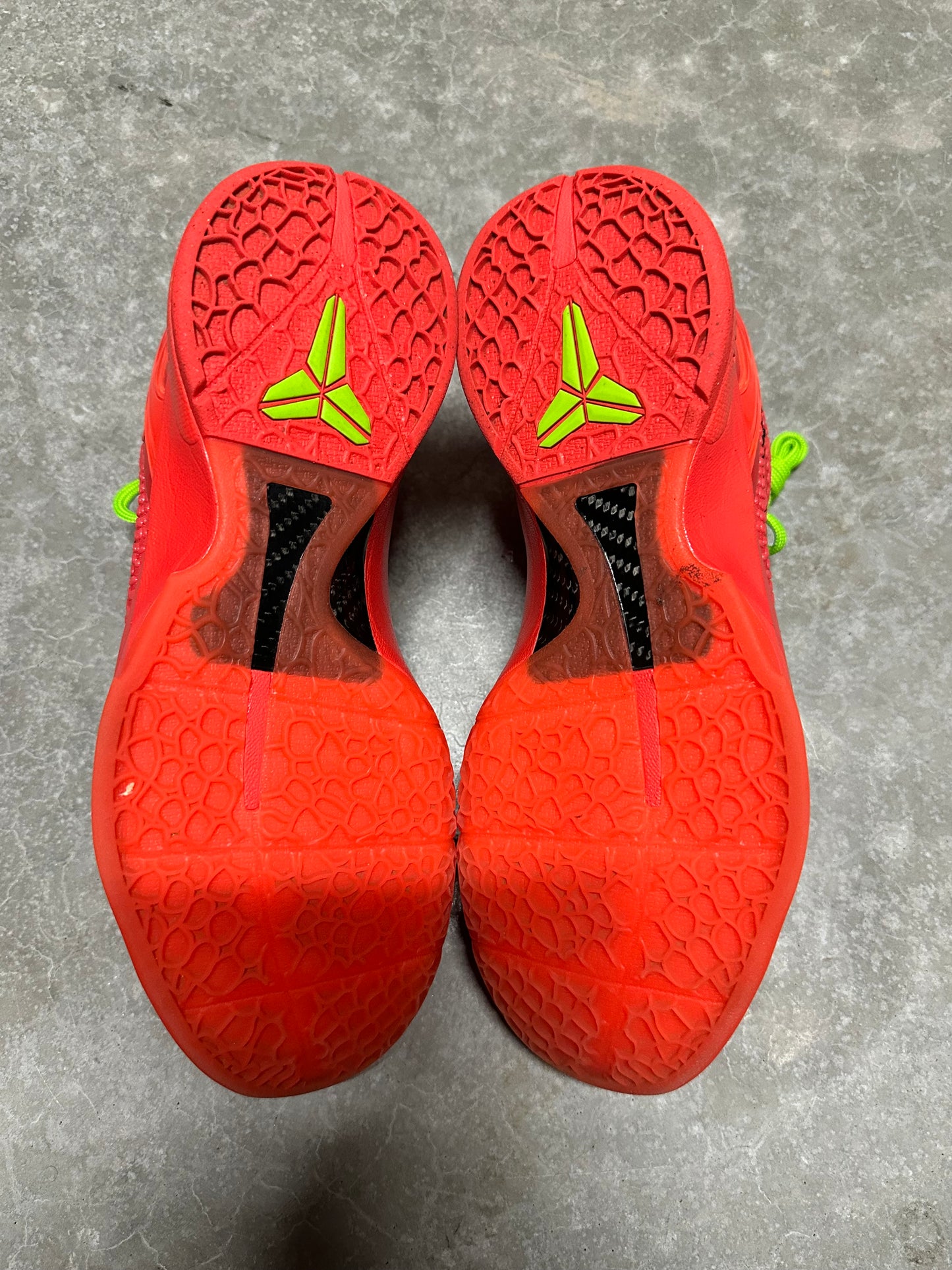 KOBE 6 “ reverse grinch “