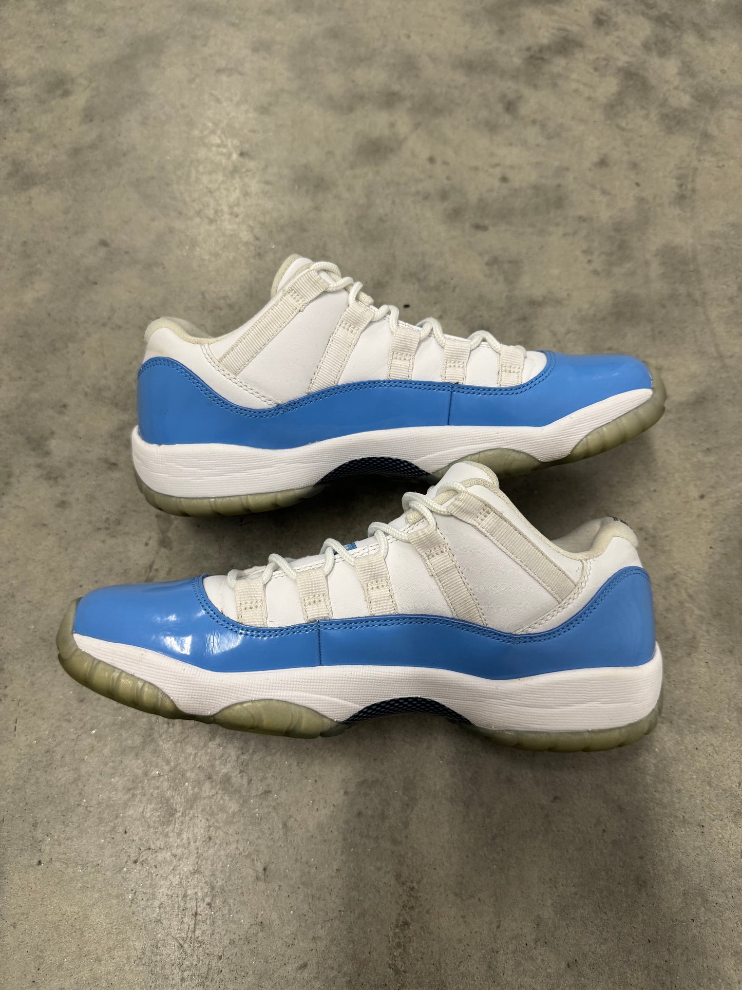 JORDAN 11 LOW “ Legend Blue “