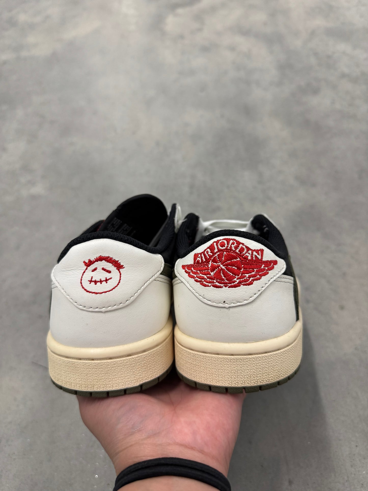 TRAVIS SCOTT JORDAN 1 LOW “ Olive “