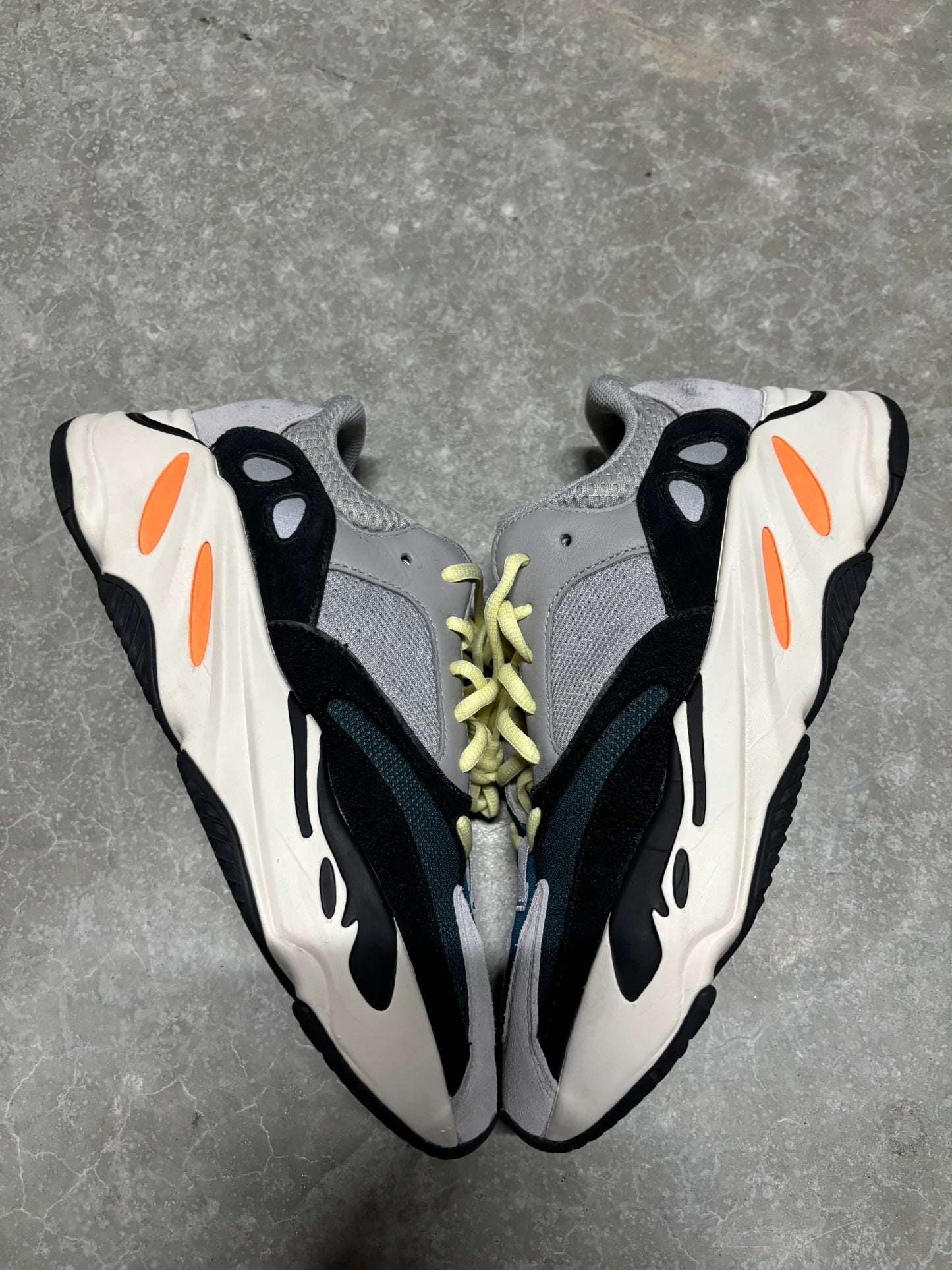 YEEZY 700 “ wave runner “