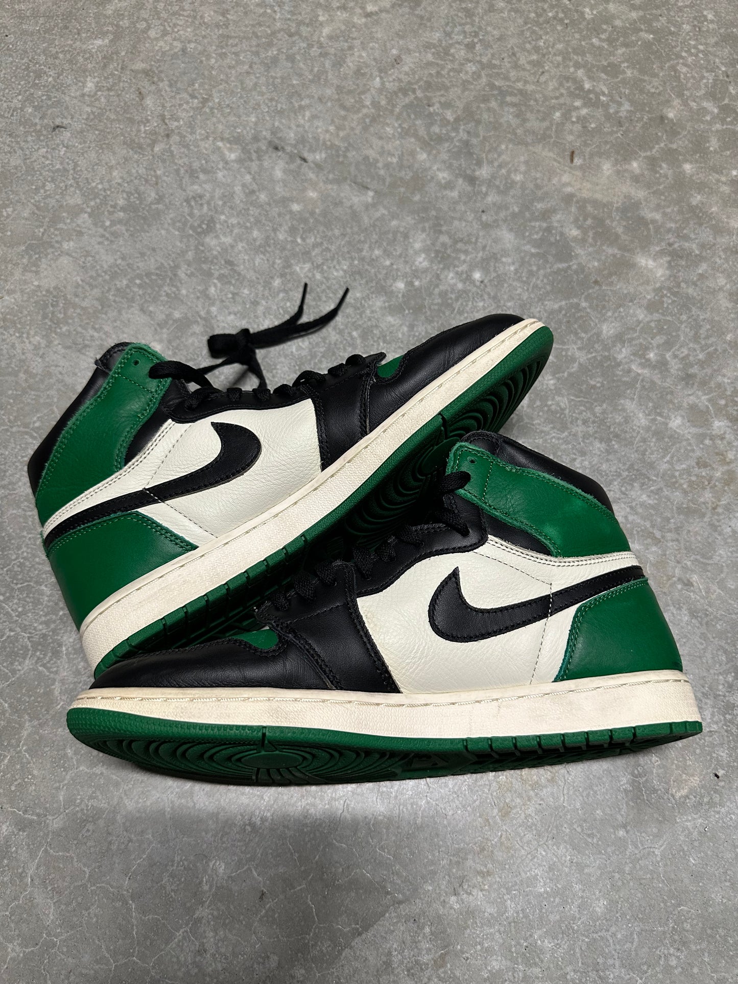 JORDAN 1 “ pine green “