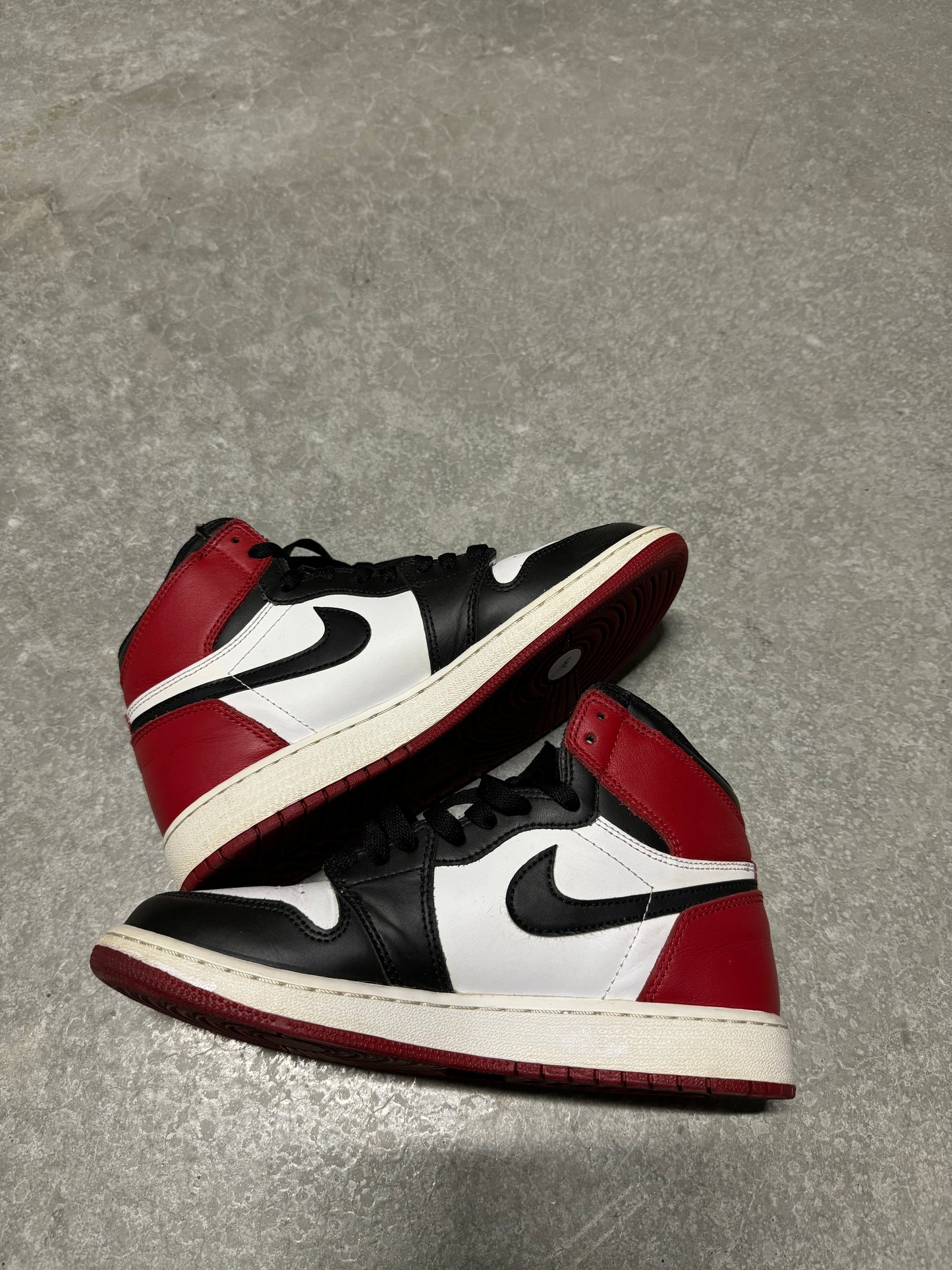 JORDAN 1 “ Black Toe “