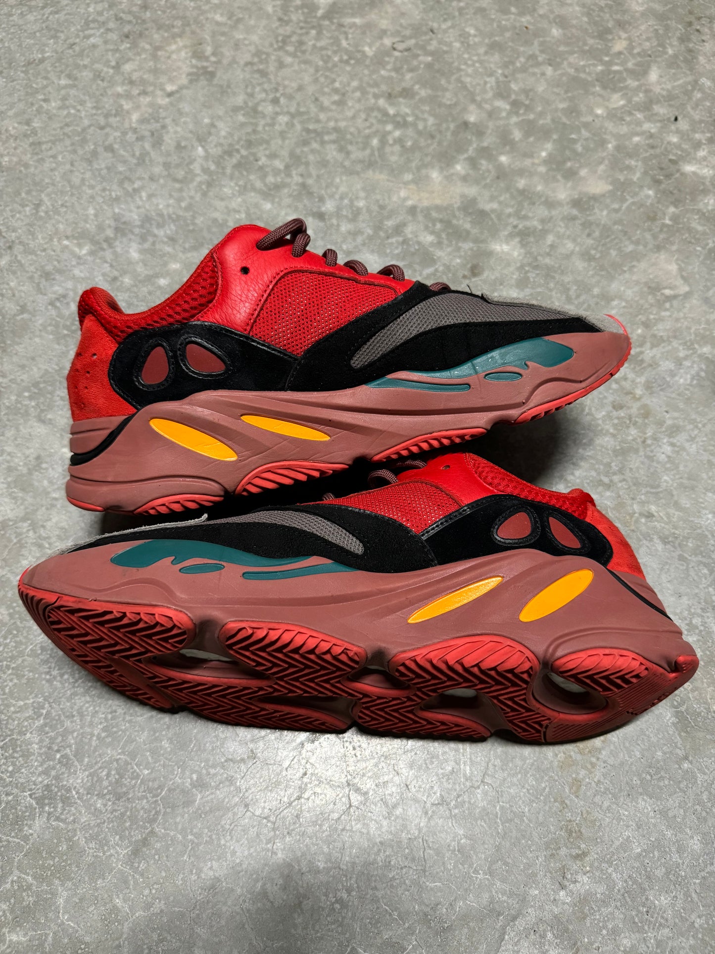 YEEZY 700 “ Hi-Res Red “