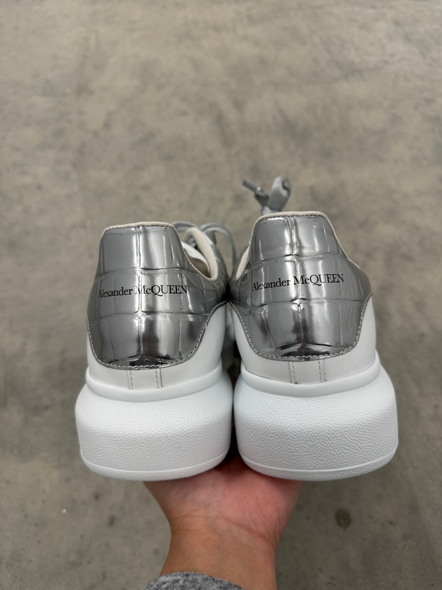 ALEXANDER MCQUEEN OVERSIZED SNEAKER “ White Silver “