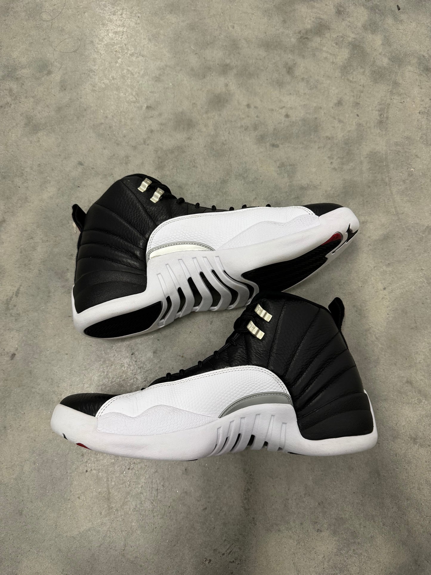 JORDAN 12 “ Playoff “