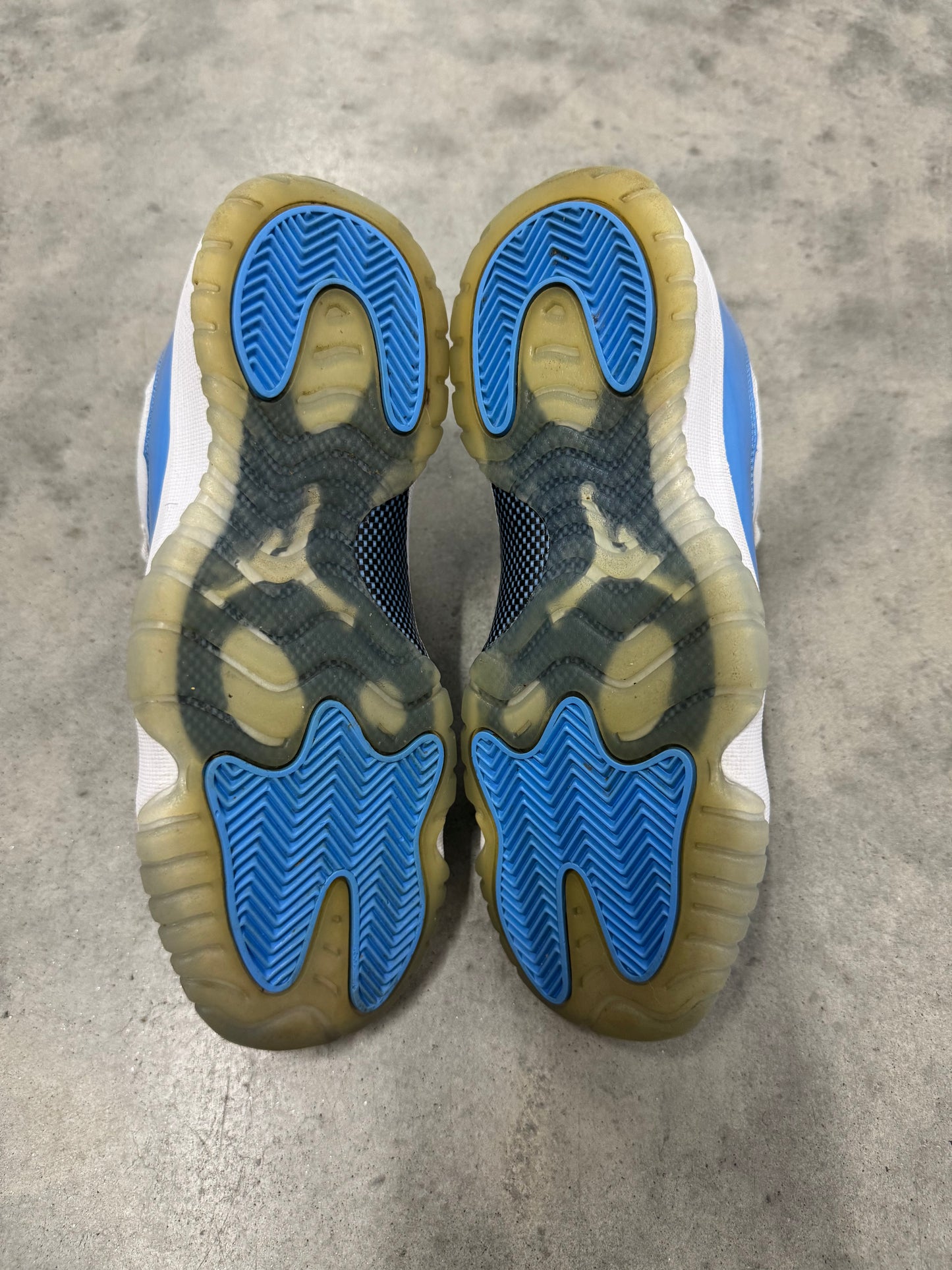 JORDAN 11 LOW “ Legend Blue “