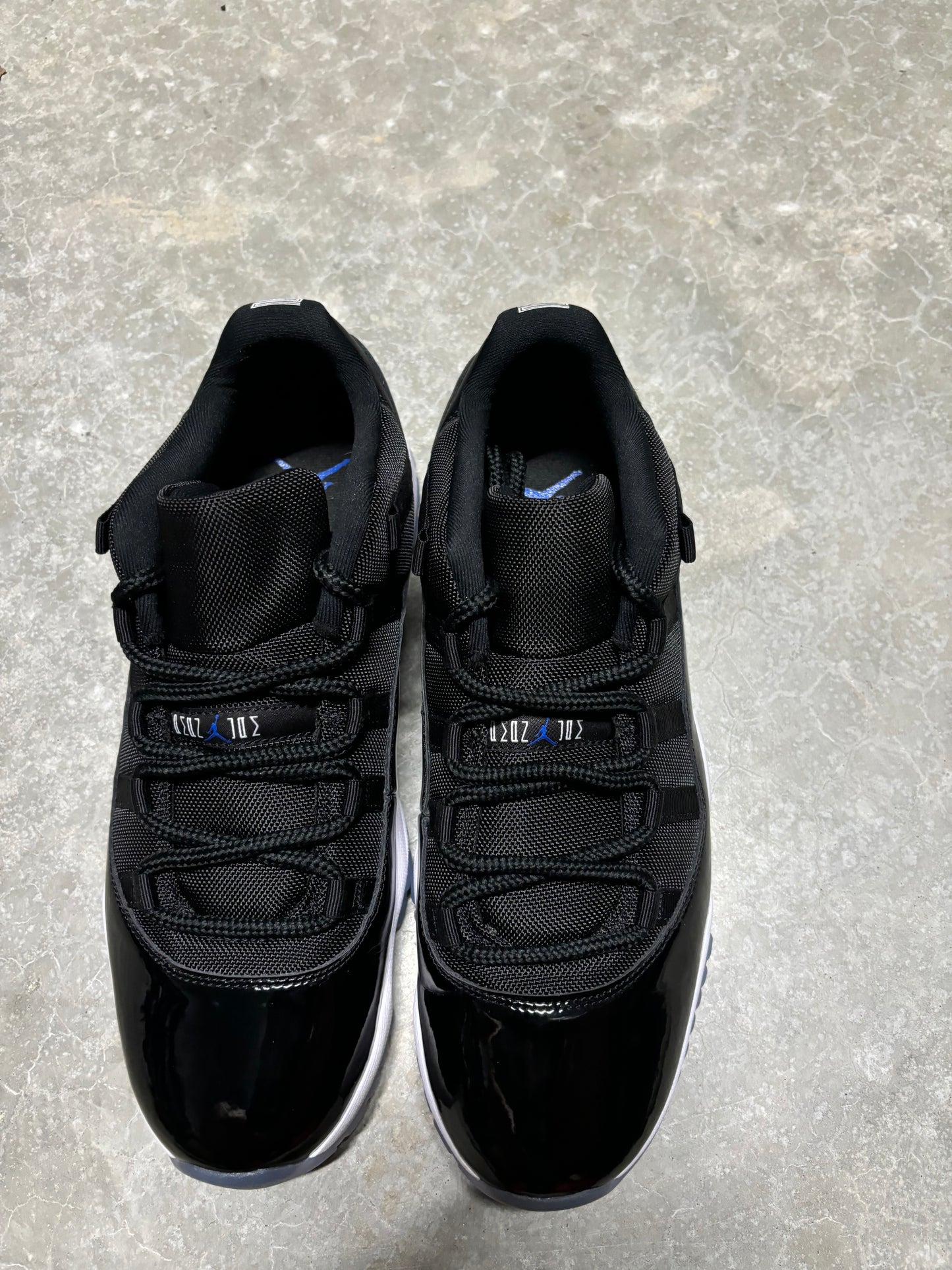 JORDAN 11 LOW “ space jam “