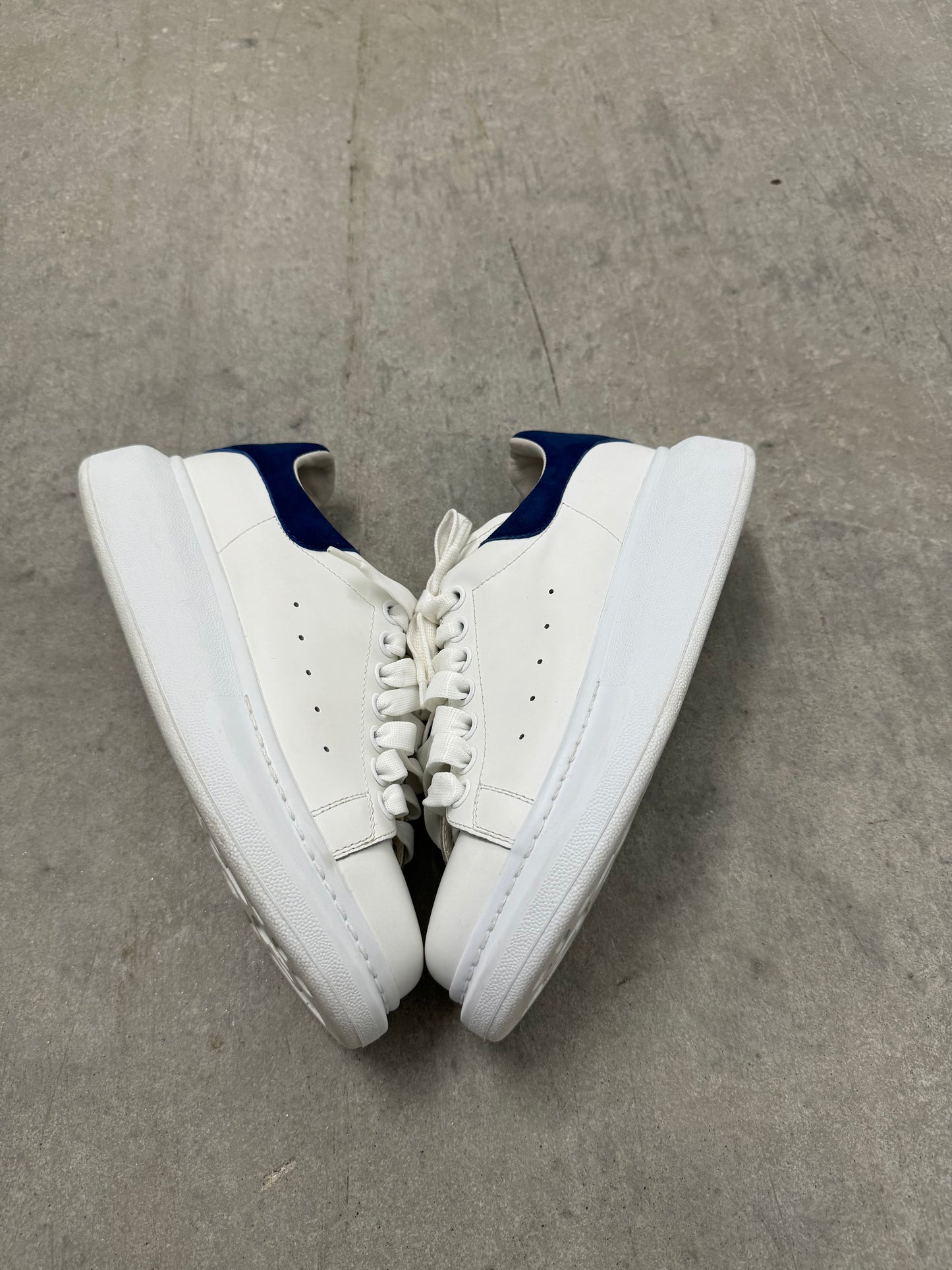 ALEXANDER MCQUEEN OVERSIZED SNEAKER “ White Paris Blue “