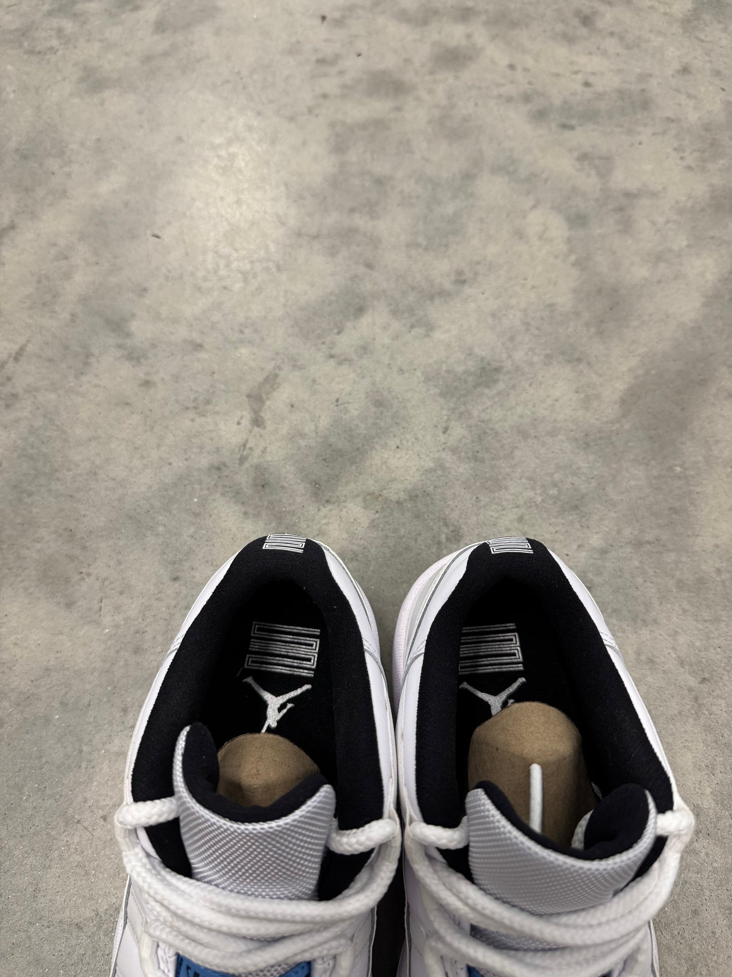 JORDAN 11 LOW “ Legend Blue “