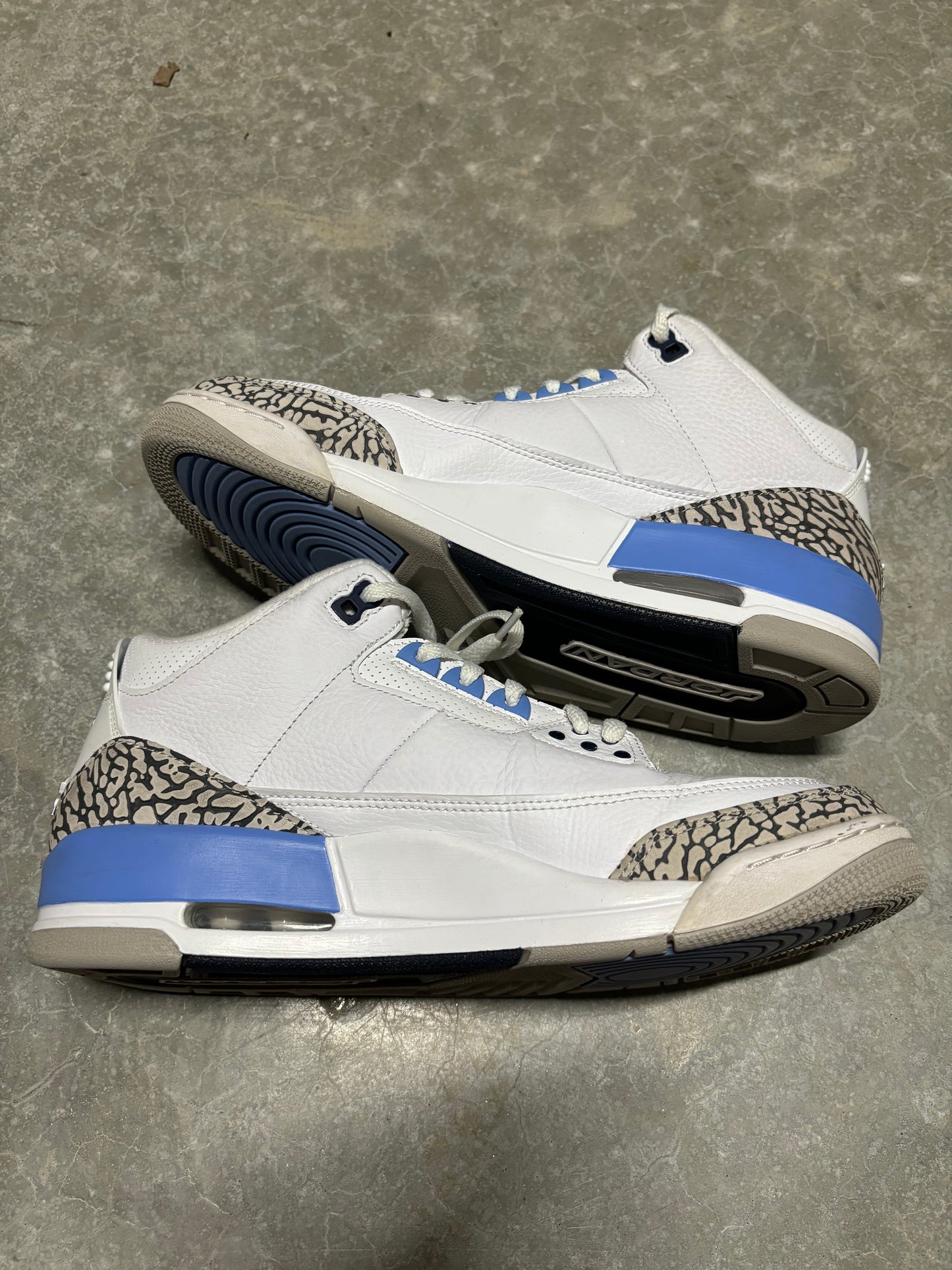 JORDAN 3 “ unc “