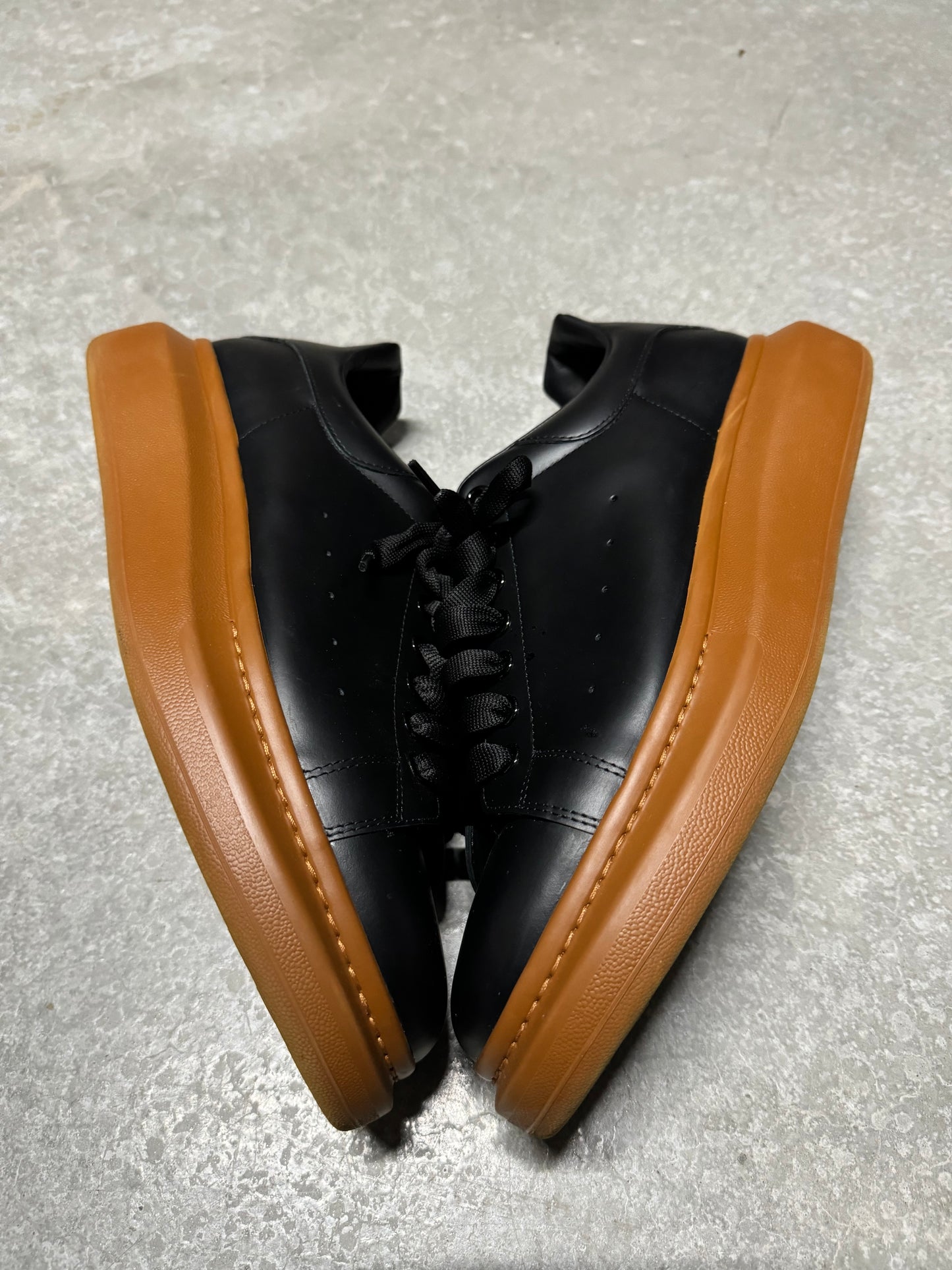 ALEXANDER MCQUEEN SNEAKER “ black cedar “